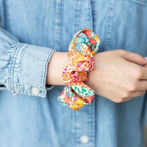 BETH RICHARDS: Floral Scrunchie